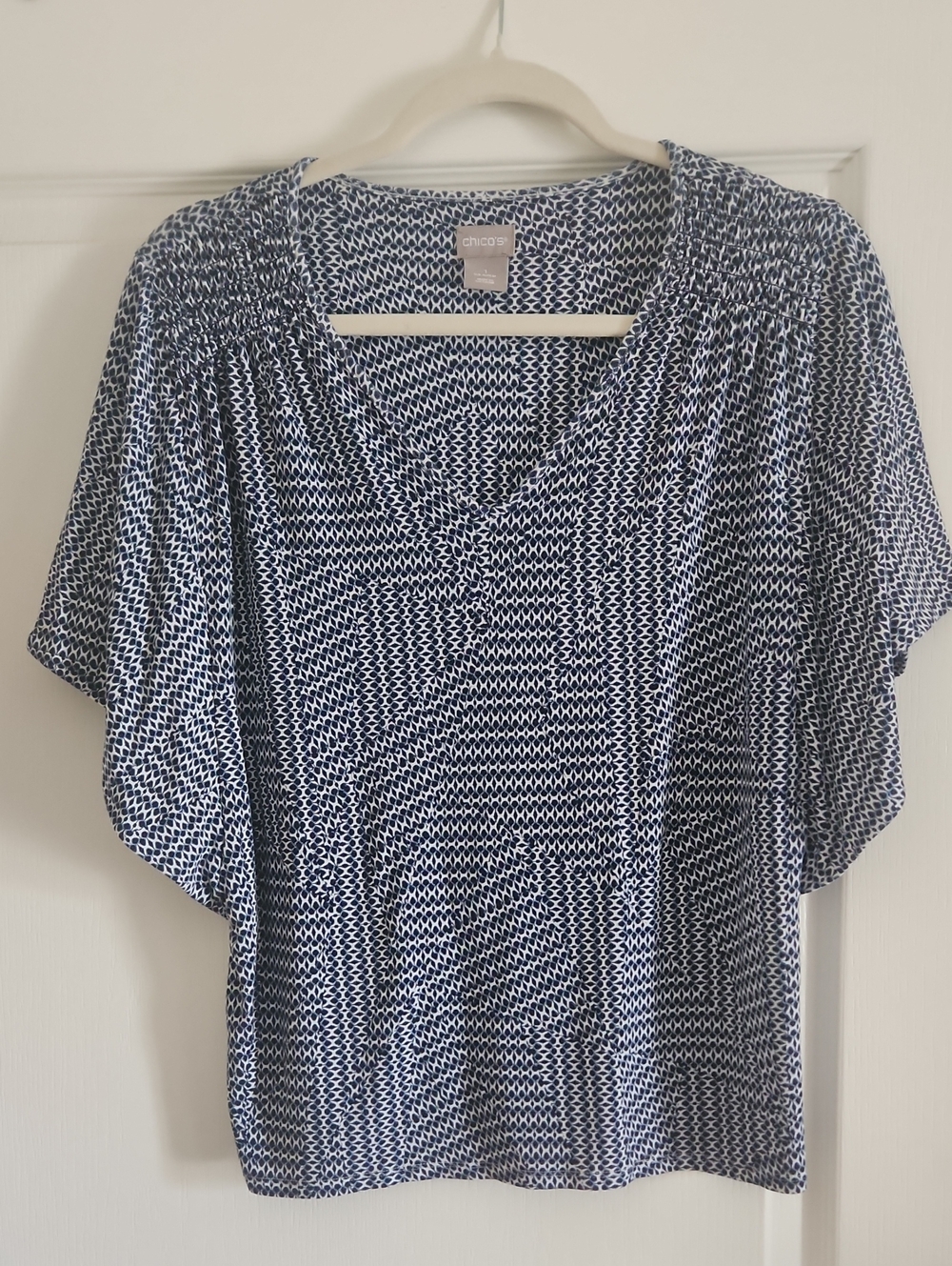 Chico's Navy & White Geometric V‑Neck Short Sleeve Top